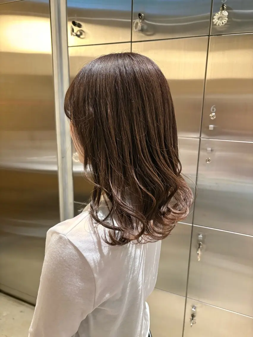 ミディアム カラー 透明感カラー グレージュ ラベンダーカラー ラベンダーグレージュ ラベンダーグレー 樋口 花穂のヘアスタイル