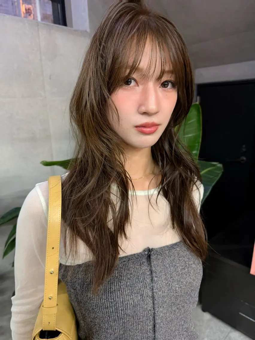 セミロング セミロングパーマ レイヤーカット カット ヘアカラー 縮毛矯正 トリートメント レイヤーカット\ウル フ chinatsuのヘアスタイル