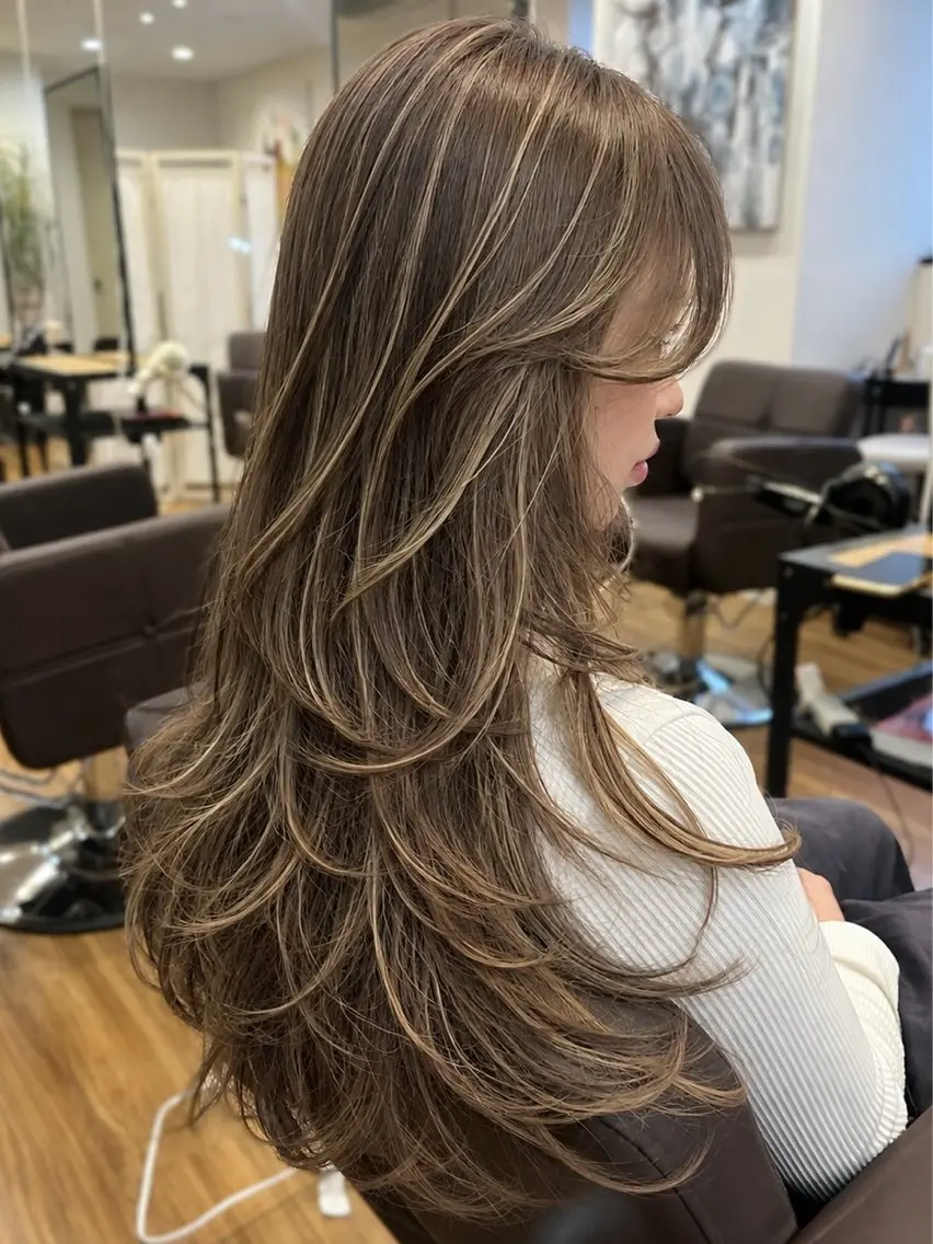 ロング 外国人風カラー ハイライト レイヤーカット カット ヘアカラー トリートメント 🌺海外風ハイライト 🌺カマタ アンナのヘアスタイル