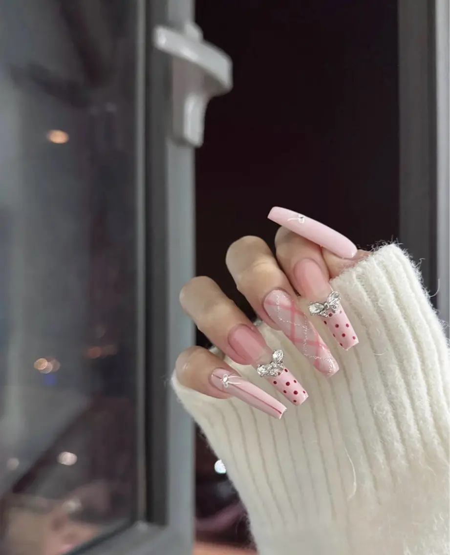 ネイル フレンチネイル キラキラネイル 韓国ネイル シンプルネイル ワンホンネイル ハンドネイル MEI Nailのネイルデザイン