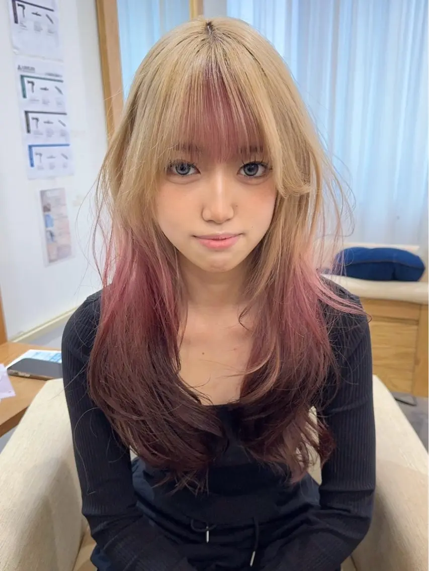 ロング ヘアカラー miyu カット・ハイトーンのヘアスタイル