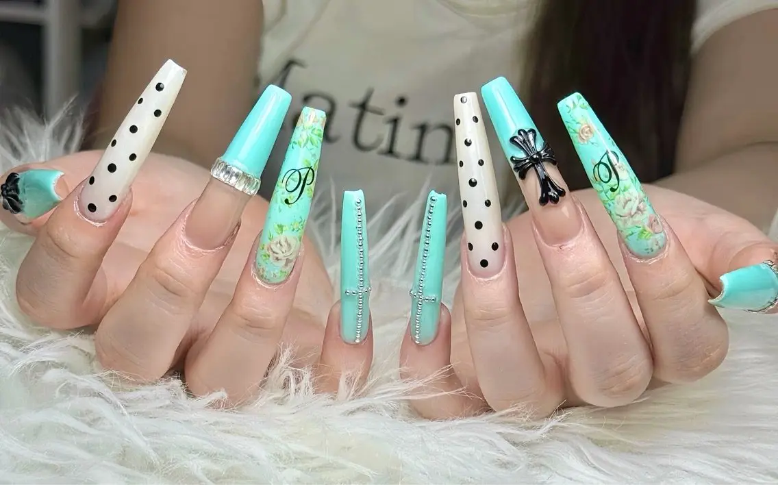 ネイル アートネイル ボルドー フレンチネイル ジェルネイル 氷ネイル・うるうるネイル ハンドネイル Yuki Nailsalonのネイルデザイン