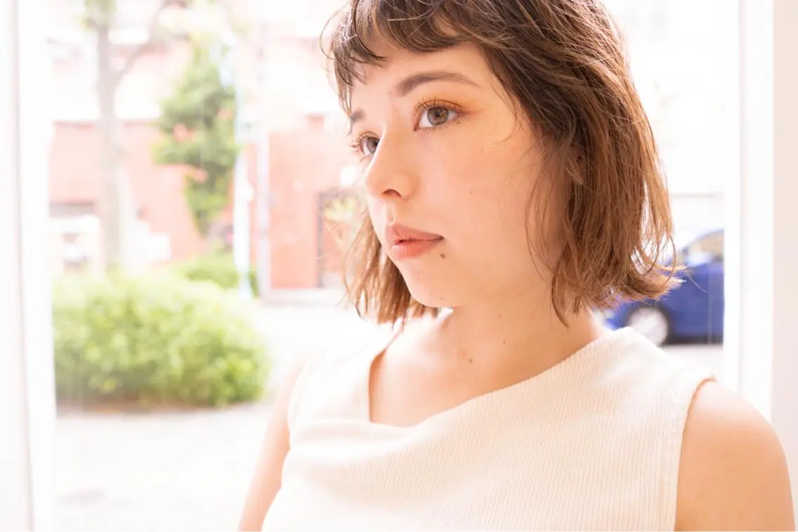 ミディアム カラー 顔周りレイヤーカット ブリーチminamiのヘアスタイル