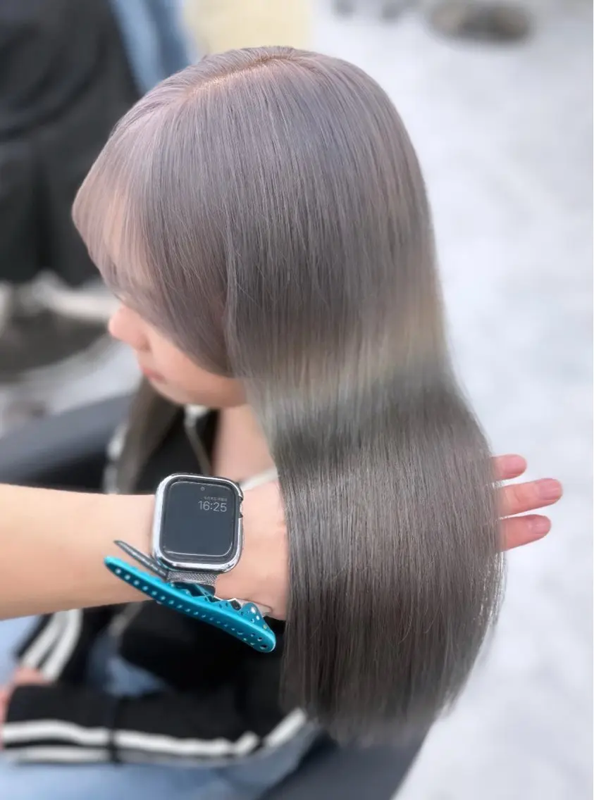 ロング カラー ヘアアレンジ カット ヘアカラー トリートメント 艶カラー/ハイトーン /レイヤーカットのヘアスタイル