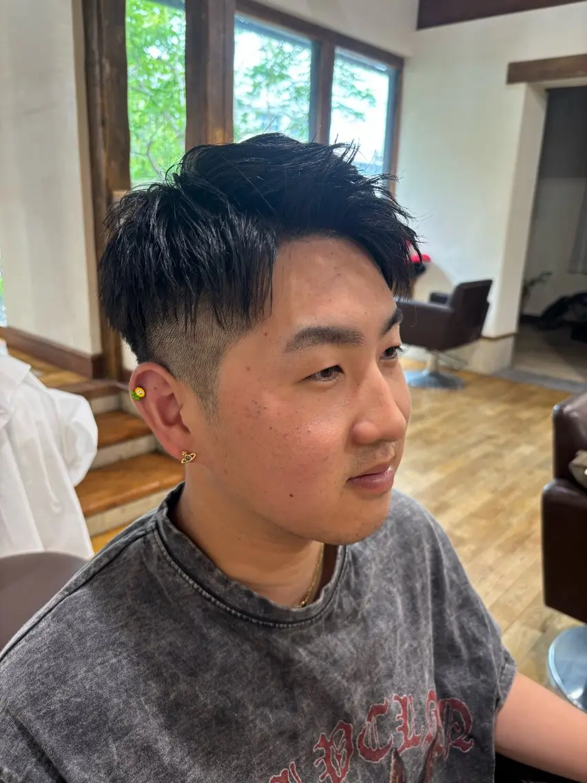 ショート メンズ 穴山 斗希のヘアスタイル