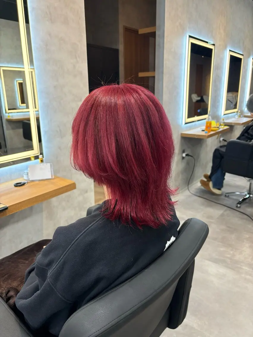 ロング カラー パーマ ヘアアレンジ ヘアカラー トリートメント ヘッドスパ ヘアセット 透明感ブリーチカラー 🌈TOMOHIROのヘアスタイル