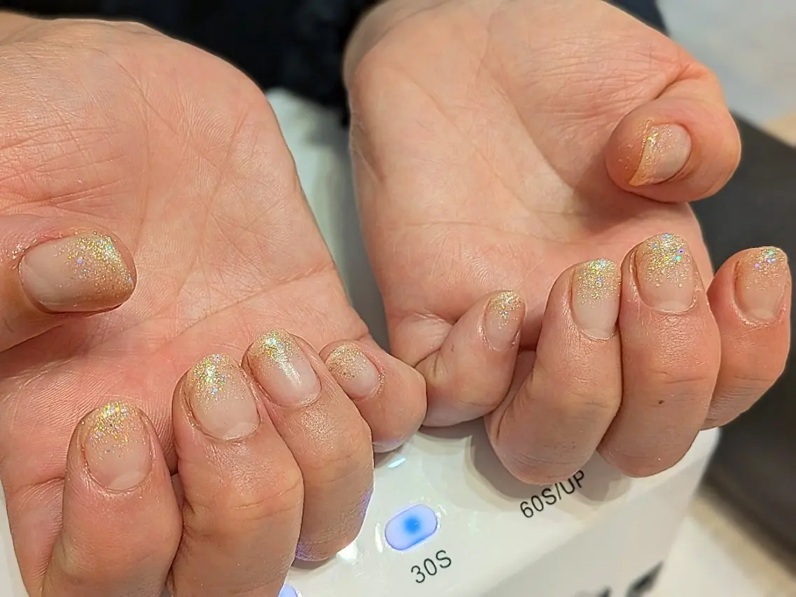 ネイル グラデーション キラキラネイル ラメ(グリッター) ラメグラデーション 増田 ネイルステーションのネイルデザイン