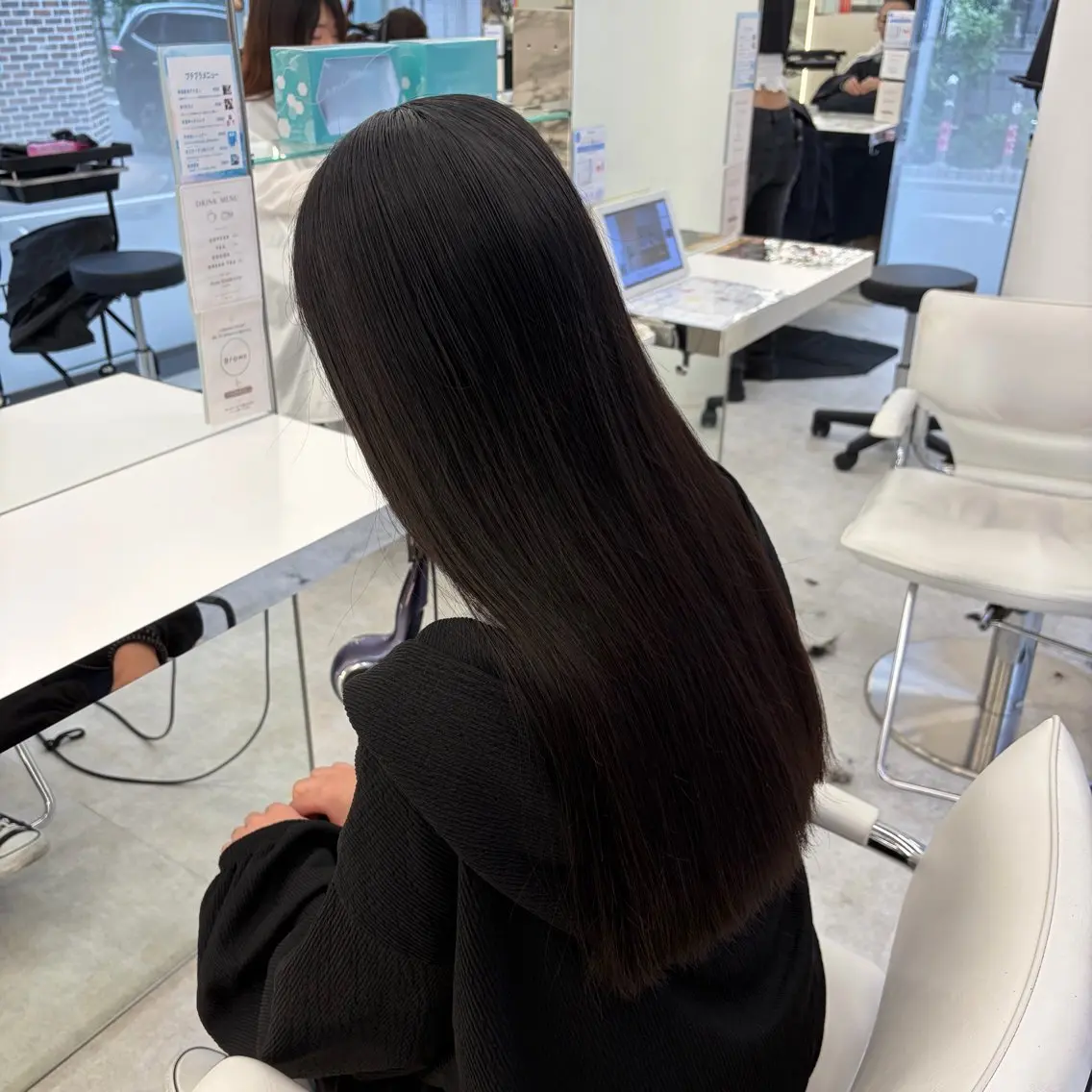 ロング カット 🪽透明感カラー/ 𝗬𝗨𝗜🩵のヘアスタイル