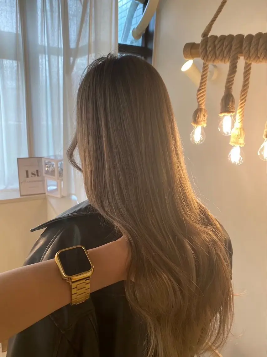 ロング カラー カット ヘアカラー 髙野 未衣菜のヘアスタイル