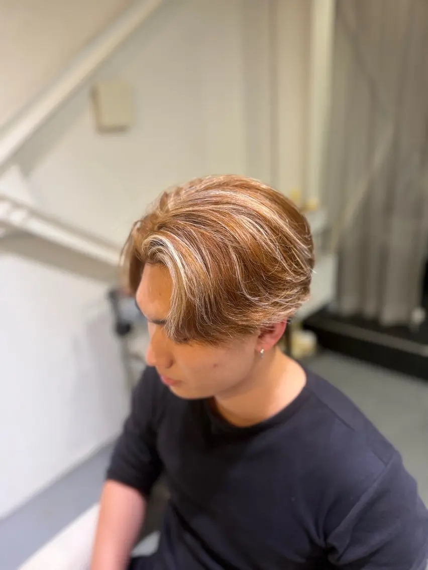 カラー メンズ メンズハイライト ハイライトカラー 岡部 悠陽のヘアスタイル