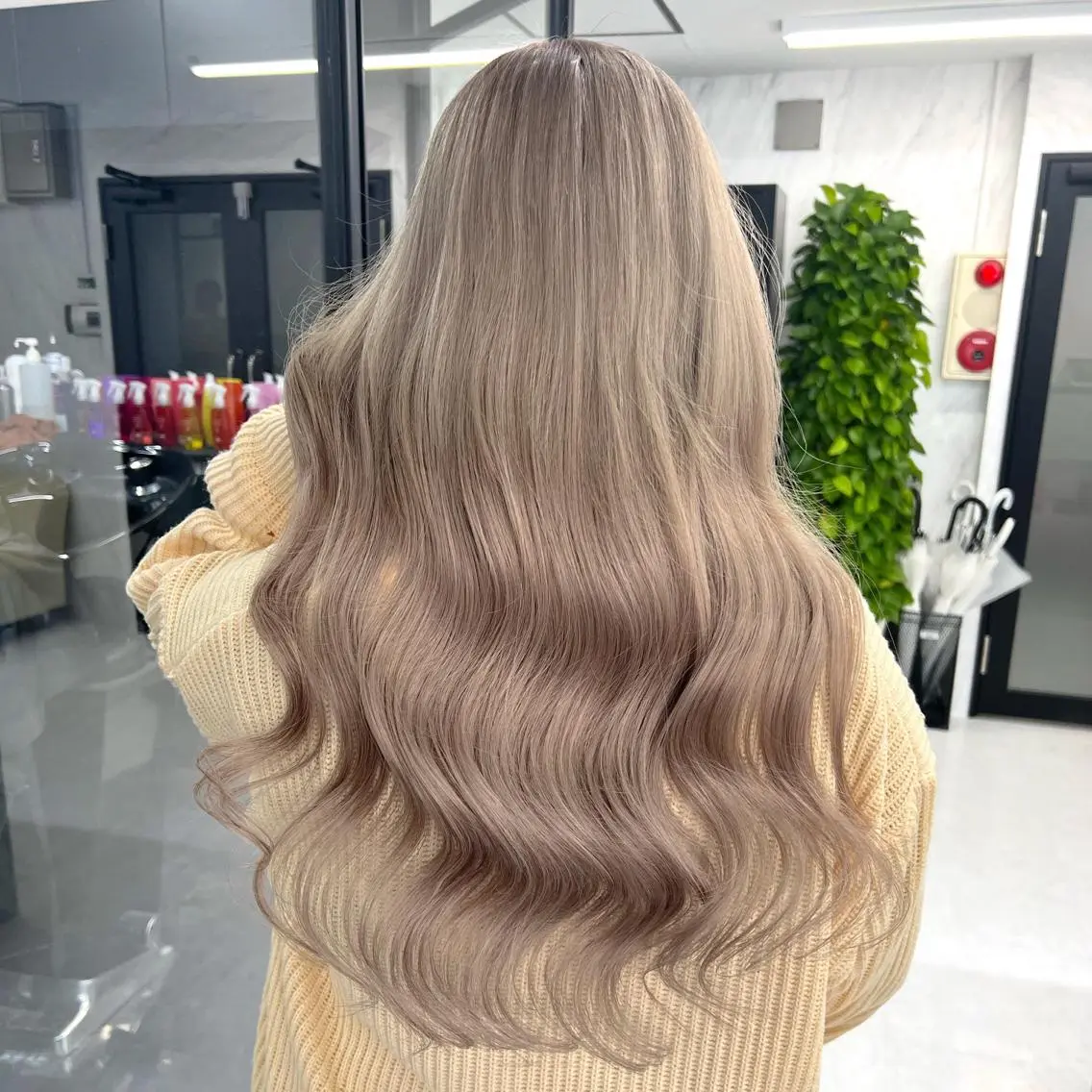 ロング カラー シールエクステ ハイトーンカラー エクステ シールエクステ特化 ハイトーン、NANAのヘアスタイル