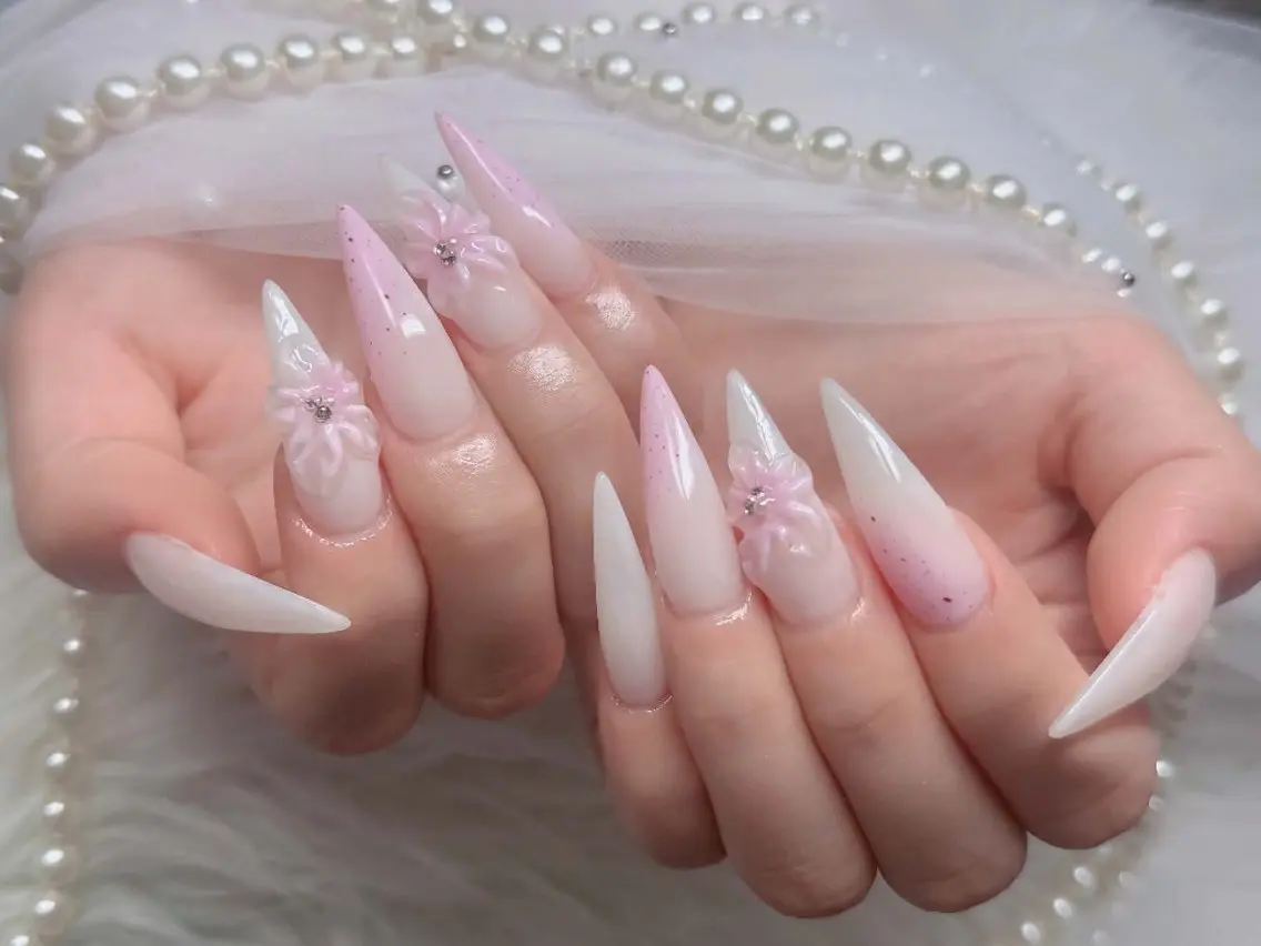 ネイル チークネイル フレンチネイル キラキラネイル 韓国ネイル マグネットネイル ハンドネイル Buruberii hbaby nailのネイルデザイン