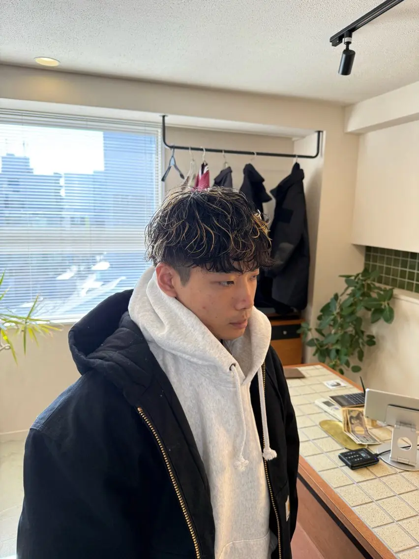 🌀メンズカット(眉毛カット込み)+波巻きパーマ🌀の写真
