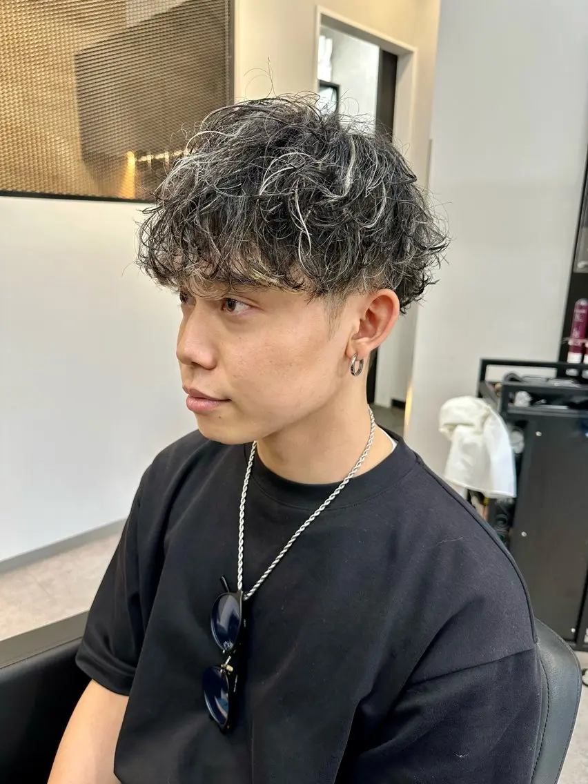 ショート カラー パーマ メンズ ヘアカラー 平内 賢人のヘアスタイル