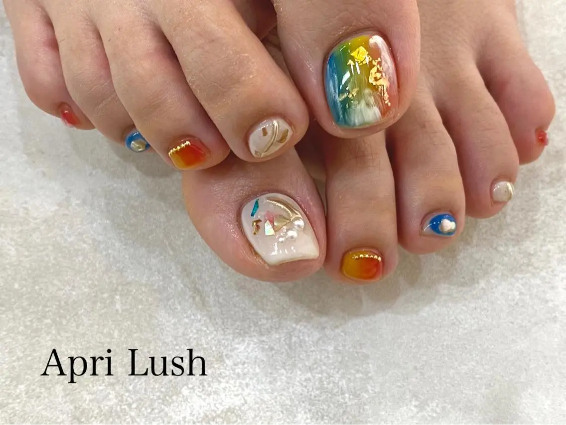 ネイル Apri  Lush 大金のネイルデザイン