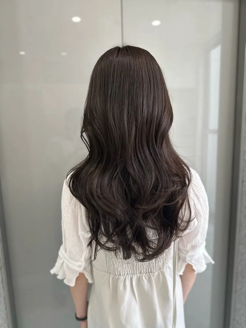 ロング カラー ヘアカラー トリートメント ヘッドスパ ヘアセット 流行りの透明感カラー ×縮毛矯正🤍ユウのヘアスタイル