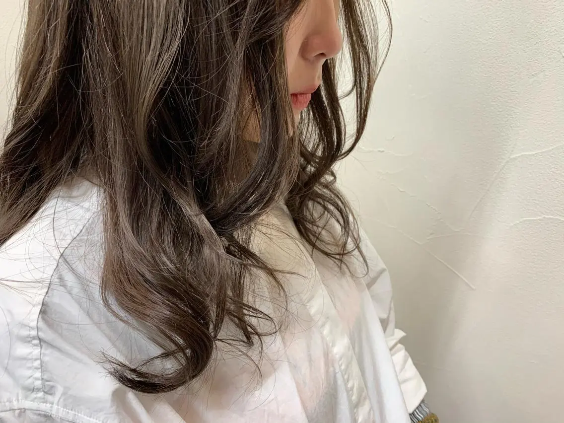 ロング 三好 羽美のヘアスタイル