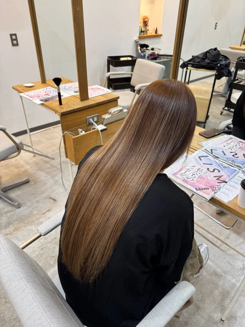 ロング カラー ベージュカラー ハイライトカラー ミルクティーベージュ ハイライト 上田 莉那のヘアスタイル
