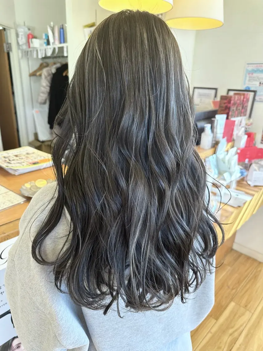 ロング カラー グレージュ ハイライトカラー ハイライト ペッツ本店 スタイリスト増田ゆきのヘアスタイル