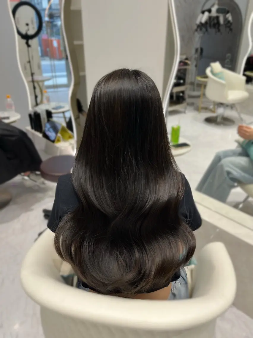 ロング カラー ダークグレー ダークグレージュ グレージュ カット ヘアカラー トリートメント 𝑹𝒊𝒉𝒐🎀 名駅/大人韓国ヘアのヘアスタイル