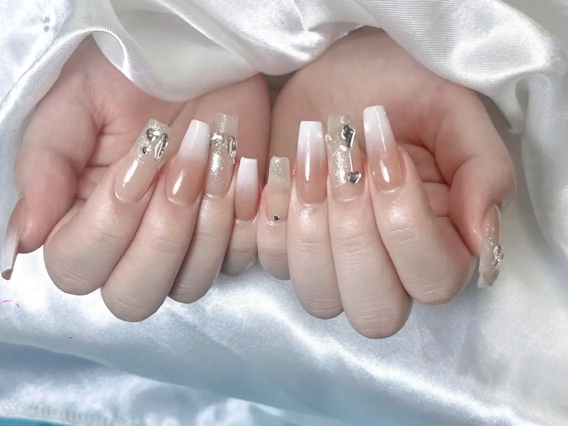 ネイル 成人式 フラッシュネイル フレンチネイル ジェルネイル グラデーション Umiko🪆 Nailのネイルデザイン
