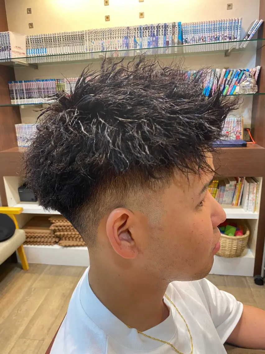 ショート パーマ メンズ フェードカット メンズパーマ 中野 一哉のヘアスタイル