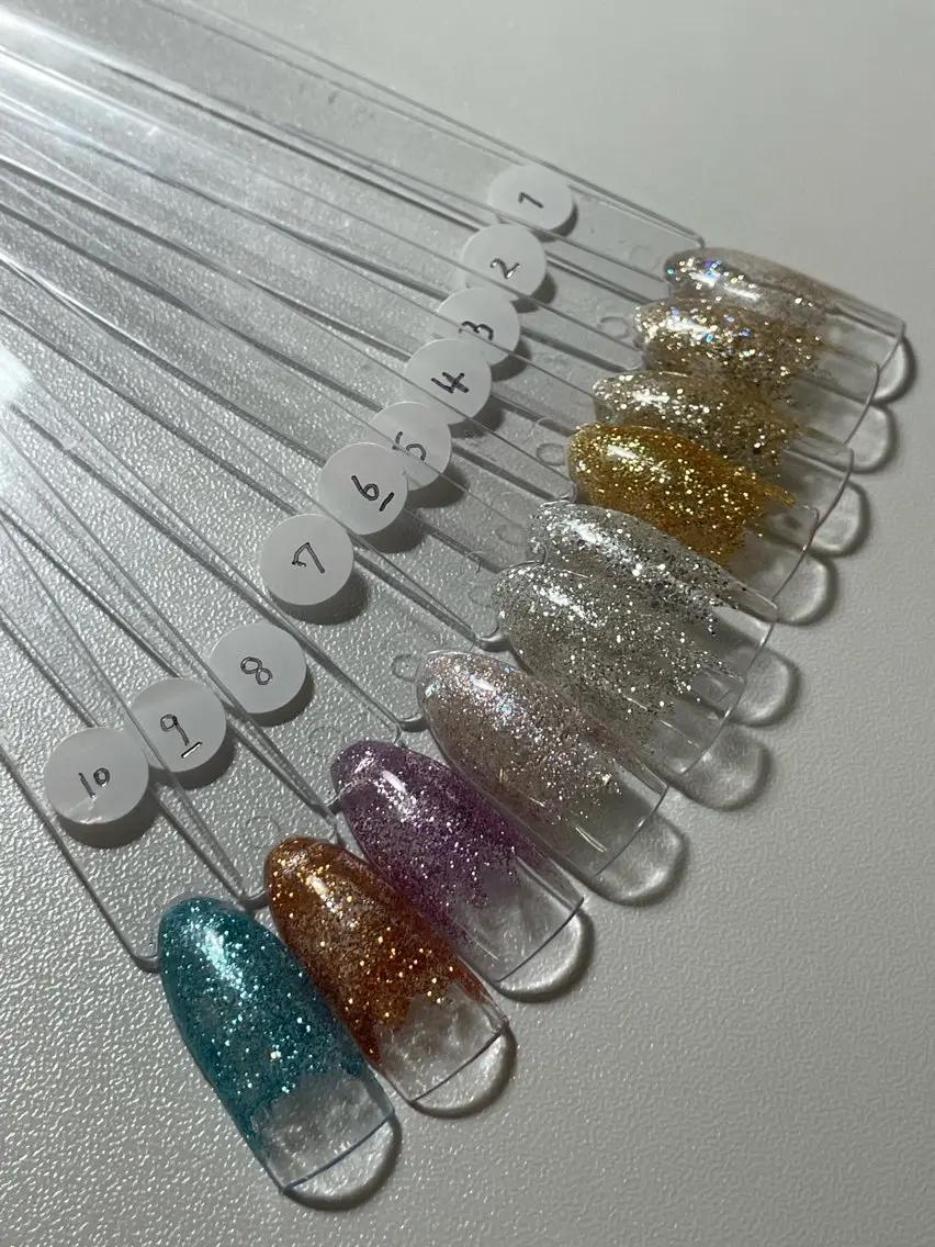 ネイル グラデーション ラメ(グリッター) ラメグラデーション ワンカラーネイル Salon Kaleaの眉毛・アイブロウイメージ