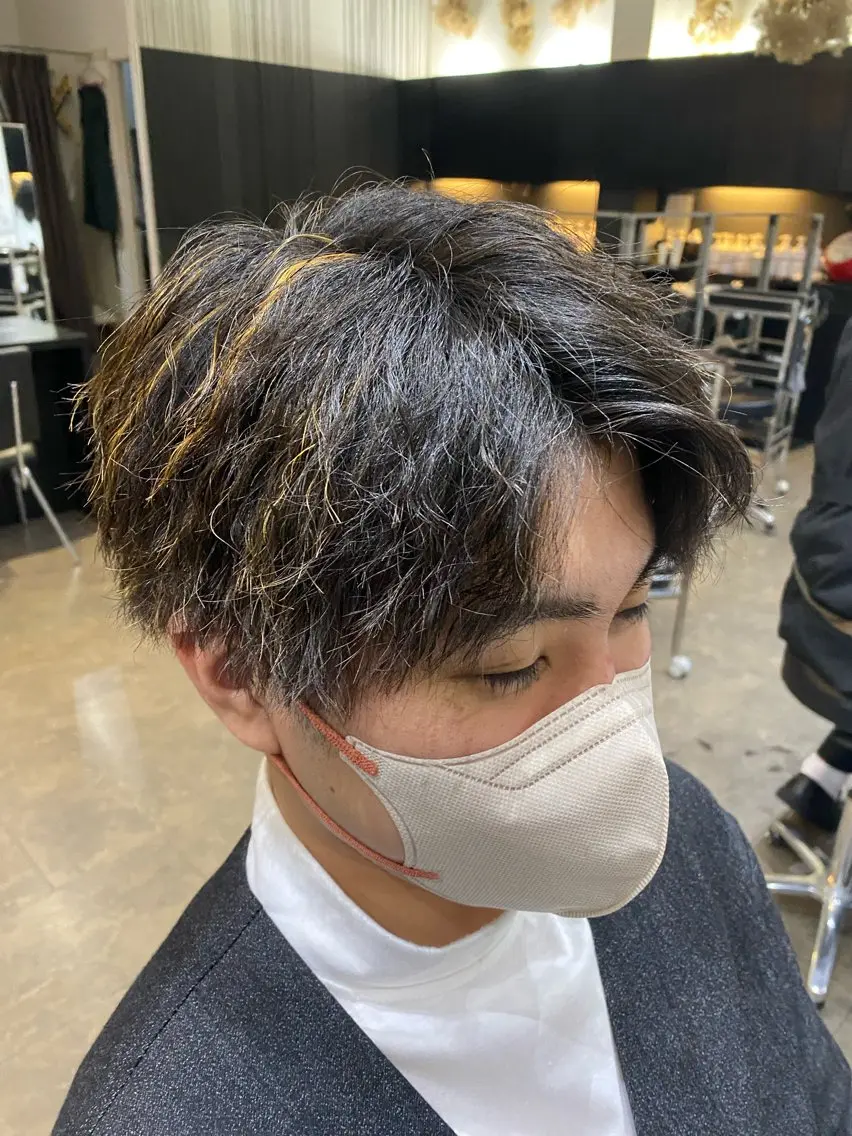 カラー メンズ メンズハイライト メンズメッシュ ハイライトカラー メッシュ 西田 雪乃のヘアスタイル