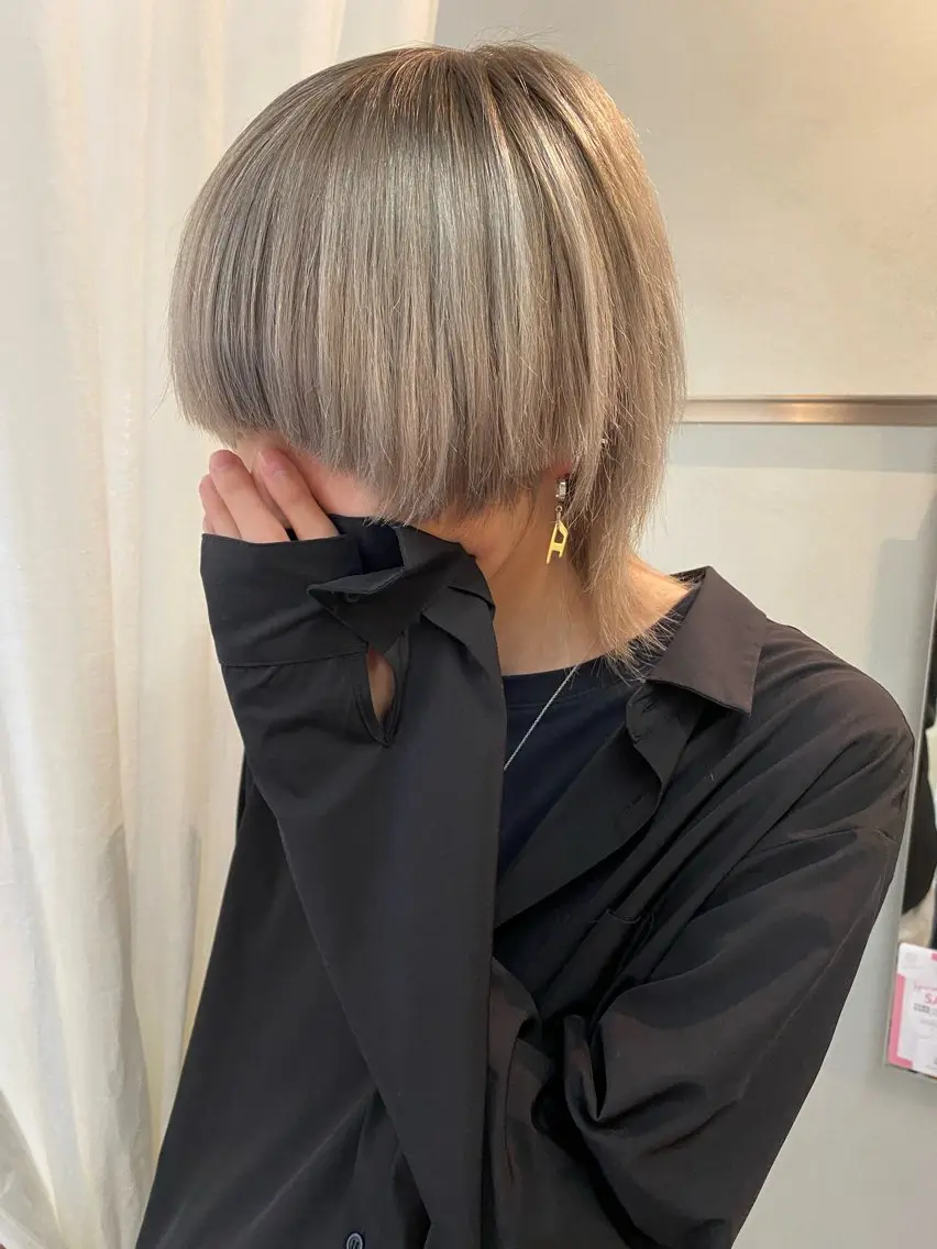 ショート カラー メンズ メンズブリーチ ブリーチ グレージュ シルバー シルバーグレージュ カット ヘアカラー トリートメント NIKO/名古屋/ 髪質改善/艶髪のヘアスタイル