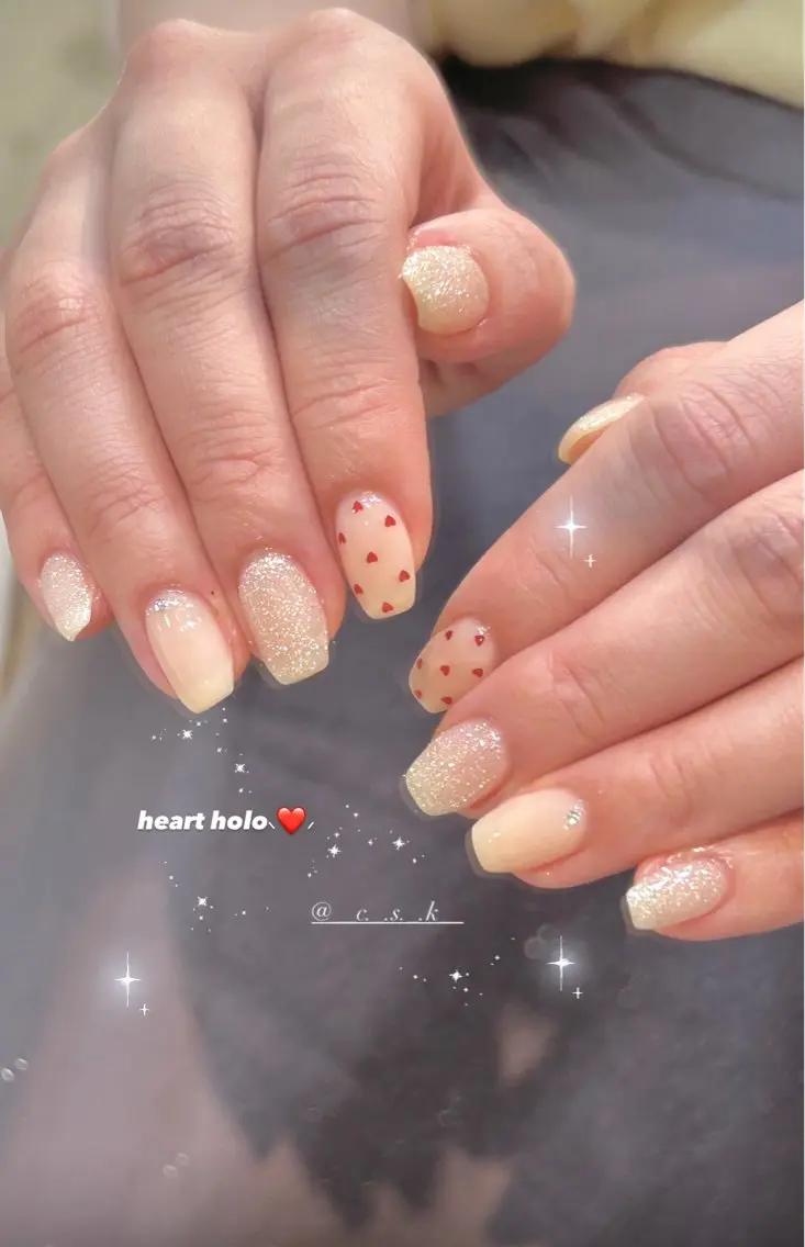 ネイル オーロラネイル クリアネイル ハート 赤色 ハンドネイル 🎀チーク/ちゅるん 🫧chisa🎀のネイルデザイン