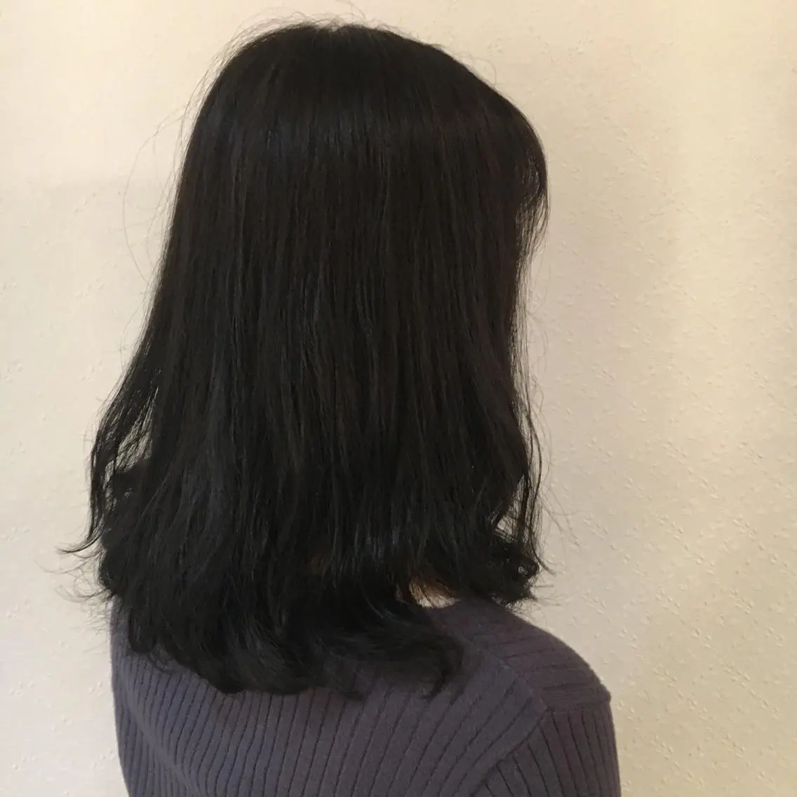 ミディアム カラー ネイビーカラー 宮内 真乃のヘアスタイル