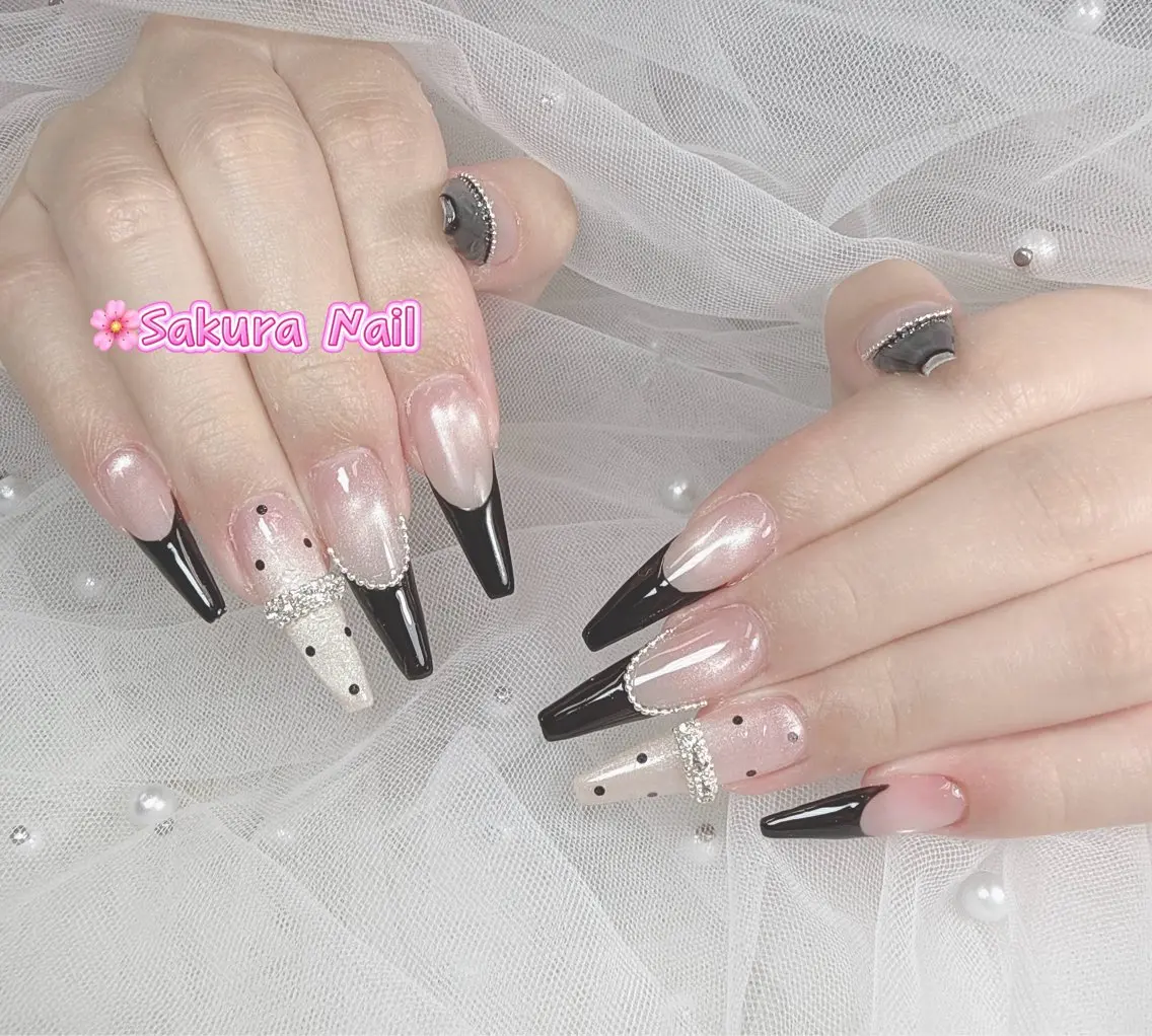 ネイル アートネイル オーロラネイル ボルドー チークネイル フレンチネイル ハンドネイル Sakura Nail Salonのネイルデザイン