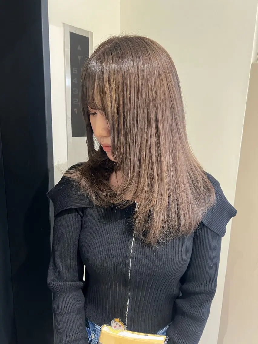 ミディアム レイヤーカット デザイン🥇複雑履歴 ハイトーン特化のヘアスタイル