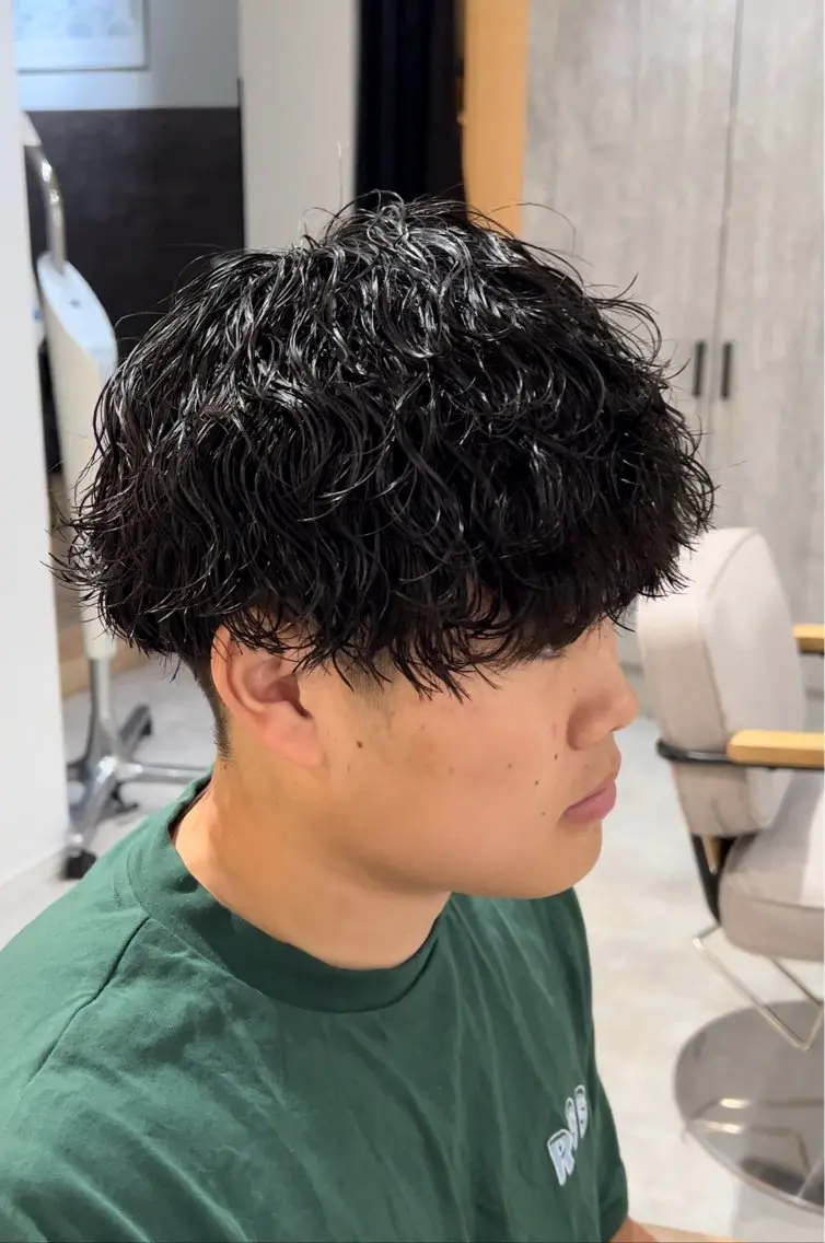 ショート パーマ メンズ メンズパーマ 波巻きパーマ メンズサロン リョウタのヘアスタイル