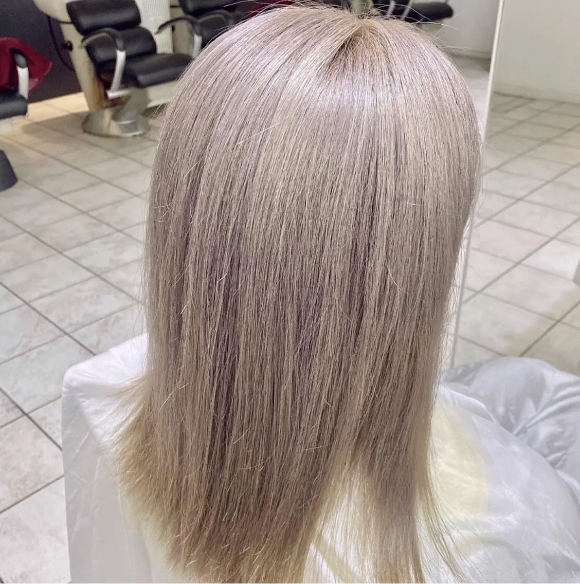 ミディアム カラー ブリーチ グレージュ MARLE 布施店のヘアスタイル