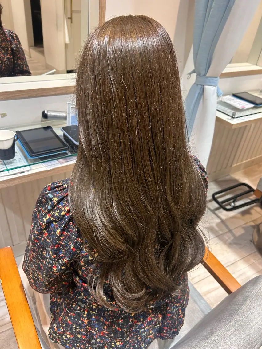 ロング カラー ベージュカラー ヘアカラー トリートメント 大川 夏実のヘアスタイル