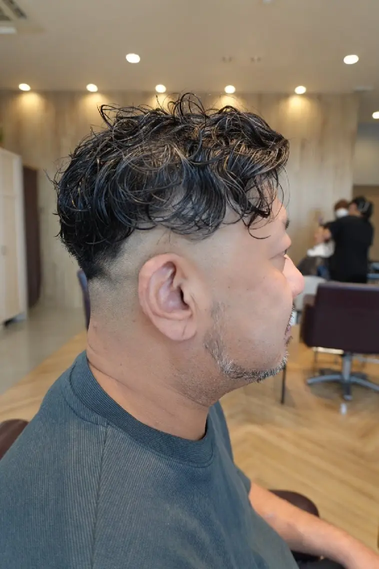 メンズ パーマ フェードカット メンズパーマ スキンフェード 小野 凜太郎のヘアスタイル