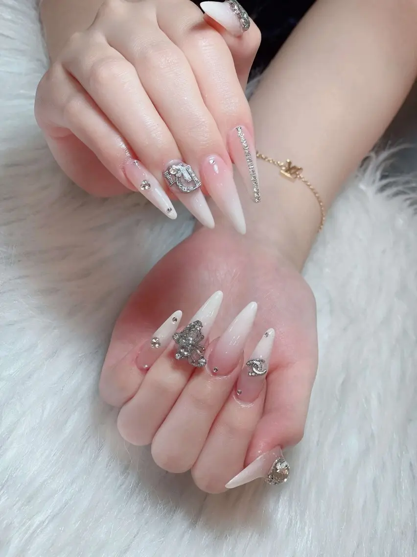 ネイル ジェルネイル ネイルチップ ハンドネイル Queen Nail Salonのネイルデザイン