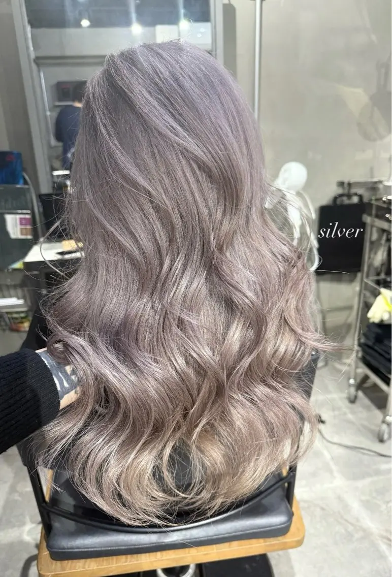 ロング カット ヘアカラー トリートメント 佐伯 桃のヘアスタイル