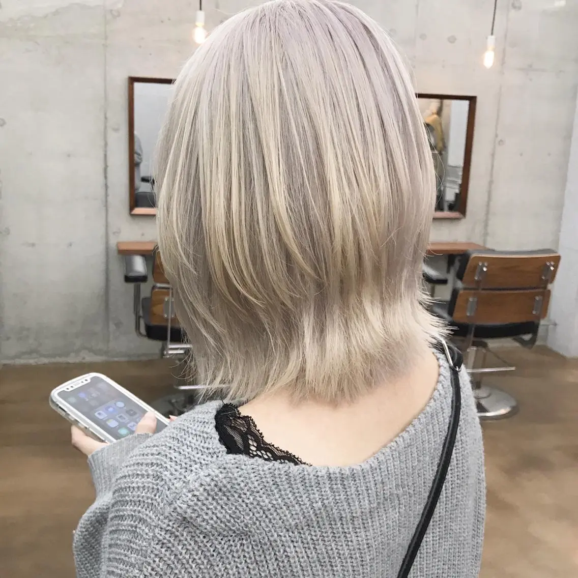 ミディアム カラー ベージュカラー ブリーチ ホワイトベージュ ウルフカット カット ヘアカラー トリートメント ヘアセット ✂︎ウルフ・ショート ✂︎MIKUNIのヘアスタイル