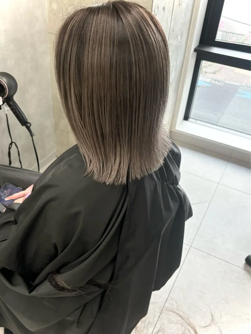 ミディアム カラー バレイヤージュ ボブ レイヤーカット カット ヘアカラー 石井 紫文のヘアスタイル