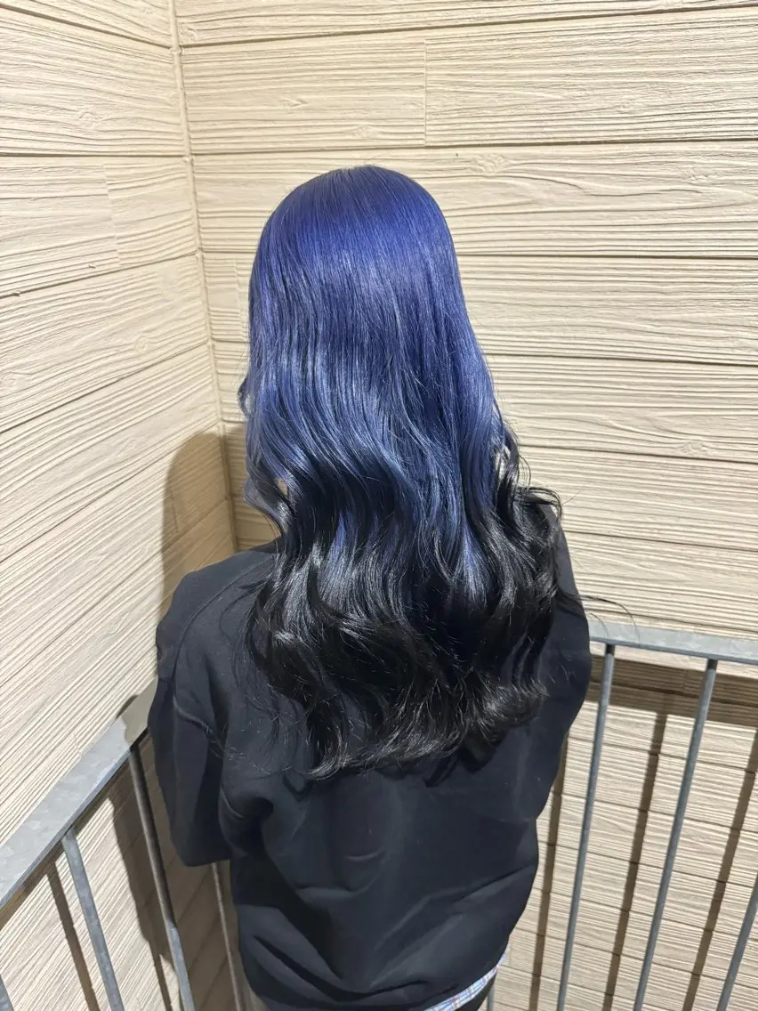 ロング カラー 黒髪 ブルーカラー ネイビーカラー ヘアカラー トリートメント ヘアセット 小川 新大のヘアスタイル