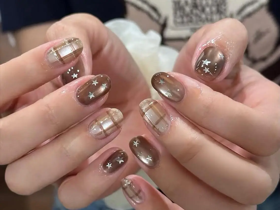ネイル メンズ メンズ韓国風 ハロウィン ボルドー ブラウン 長さ出し ハンドネイル ハンドケア NEW NAIL KaKa❤️🔥のネイルデザイン