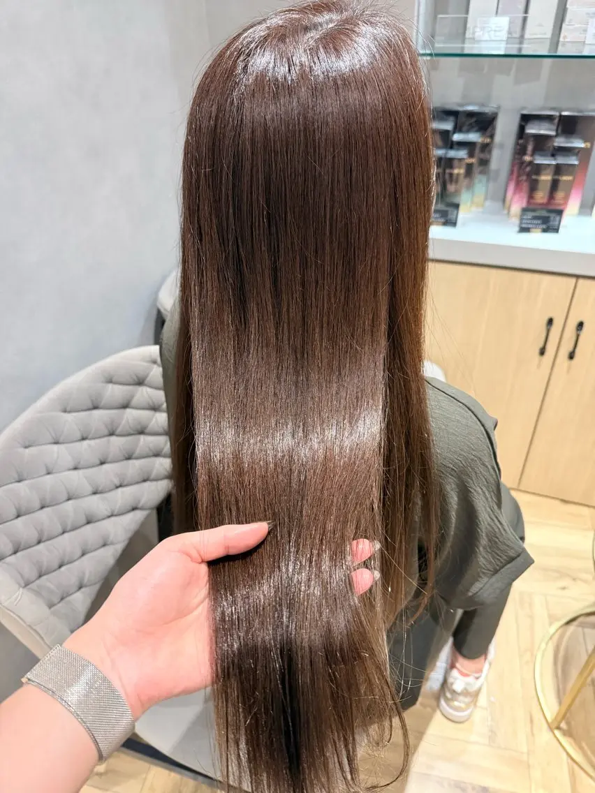 ロング アッシュ ヘアカラー 坂本 采音のヘアスタイル
