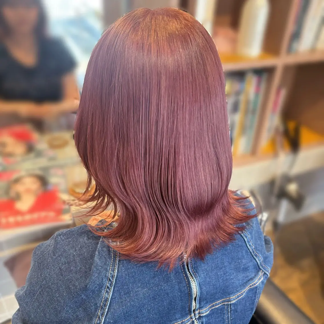 ミディアム カラー ピンクカラー カット ヘアカラー 秋吉 結愛のヘアスタイル
