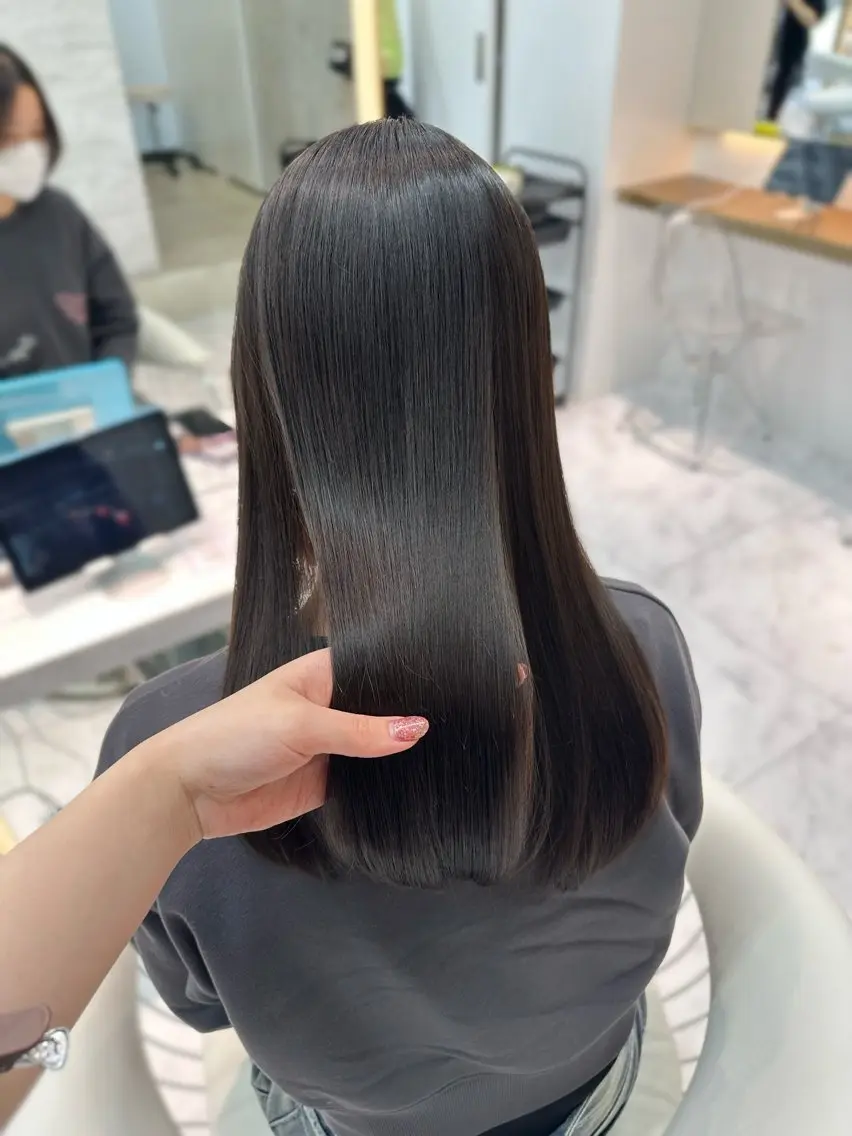 ロング カット 縮毛矯正 トリートメント Lond  Emi 艶髪モテヘアのヘアスタイル