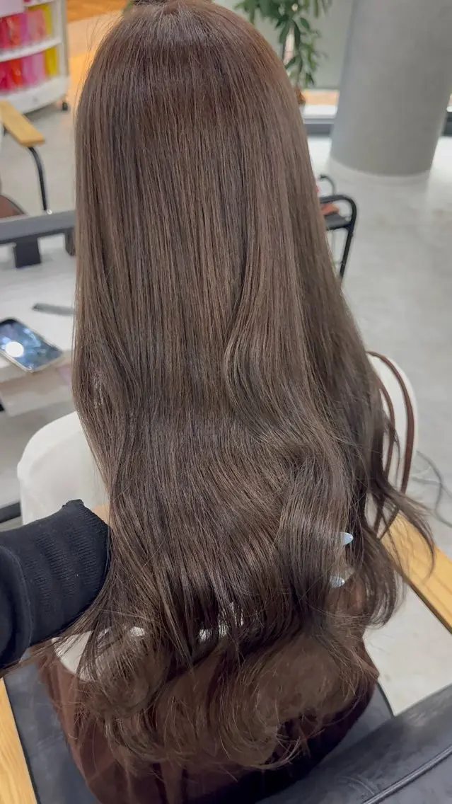 ロング カラー アッシュ アッシュブラウン ベージュカラー 黒髪 ブリーチ カット ヘアカラー トリートメント 赤み無し柔らかカラー 【梅田】madokaのヘアスタイル