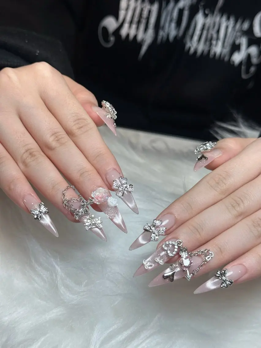 ネイル チークネイル ドット フレンチネイル グラデーション ハート ハンドネイル Julli NailStudioのネイルデザイン