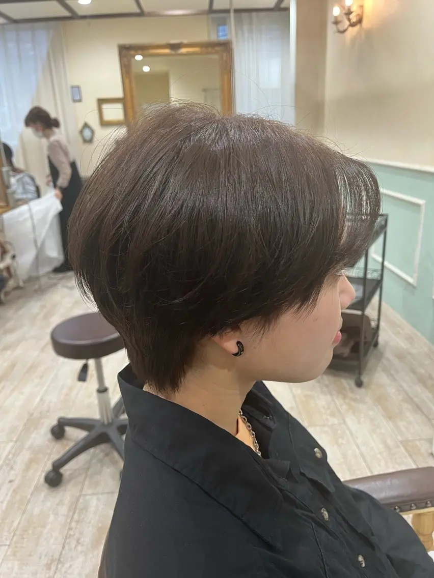 ショート アッシュ ヘアカラー ショートボブモデル縮 毛艶髪津田パーマのヘアスタイル