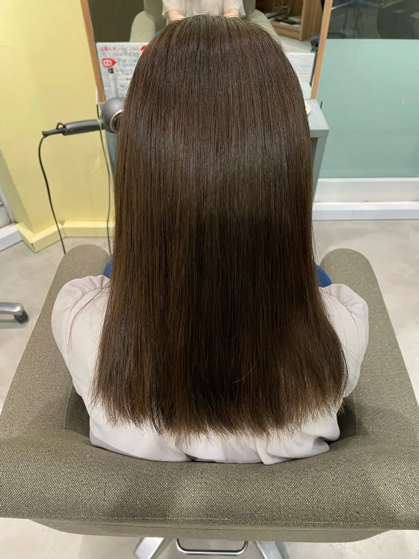 セミロング アッシュ アッシュグレー 中井 菜々香のヘアスタイル